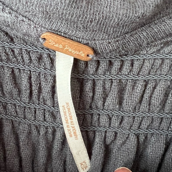 Free People Ruffled Up Women's Grey Smocked Short Sleeve Linen Blend Top Size XS - Picture 3 of 5